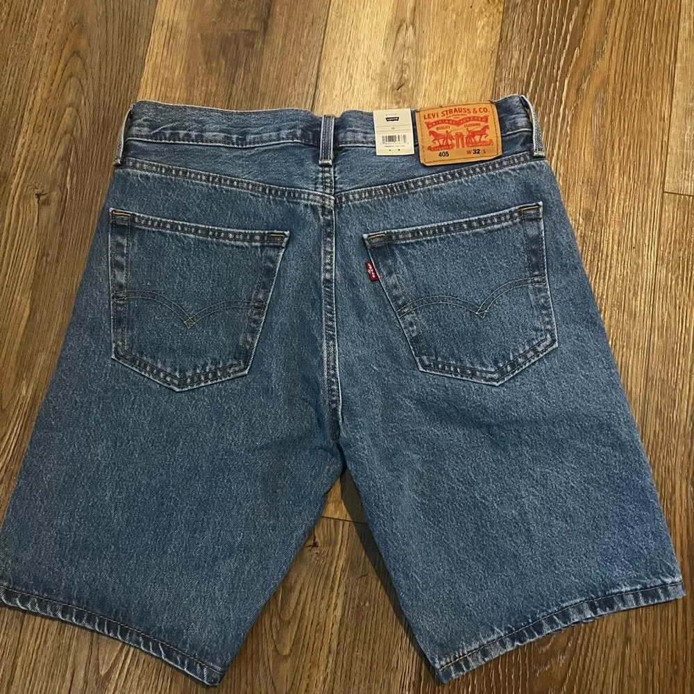 Levi's Classic Jean Shorts. 405s.  32W.  NWT. - Picture 2 of 5